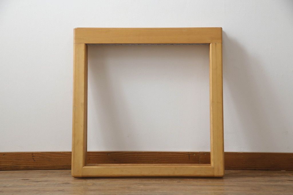 テーブルの脚を綺麗に再生!クリーニング・キズ部分の着色・ワックスがけ。強度上差支えがある部分の埋木加工。ストッパーの取り付け。