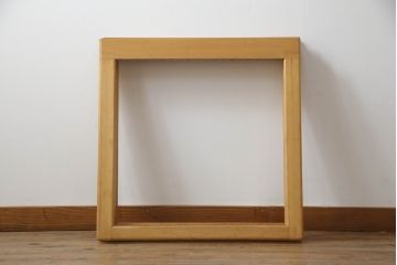 テーブルの脚を綺麗に再生!クリーニング・キズ部分の着色・ワックスがけ。強度上差支えがある部分の埋木加工。ストッパーの取り付け。