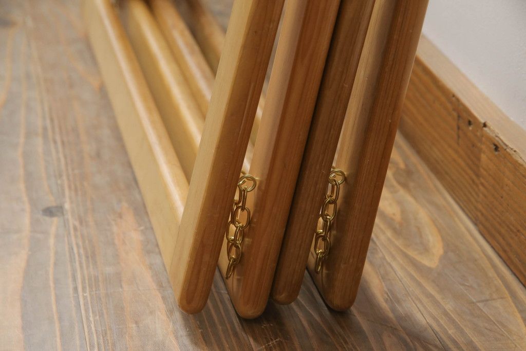 テーブルの脚を綺麗に再生!クリーニング・キズ部分の着色・ワックスがけ。強度上差支えがある部分の埋木加工。ストッパーの取り付け。