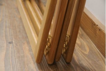 テーブルの脚を綺麗に再生!クリーニング・キズ部分の着色・ワックスがけ。強度上差支えがある部分の埋木加工。ストッパーの取り付け。