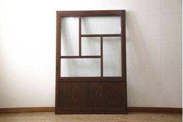 蔵戸をガラス戸にリメイク!!ご要望サイズにリサイズし、ガラス桟の製作、引手金具交換、戸車取り付け。ご希望の色に着色仕上げ。