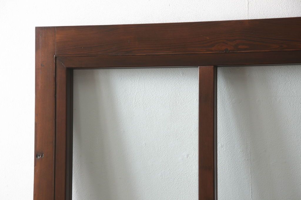 蔵戸をガラス戸にリメイク!!ご要望サイズにリサイズし、ガラス桟の製作、引手金具交換、戸車取り付け。ご希望の色に着色仕上げ。