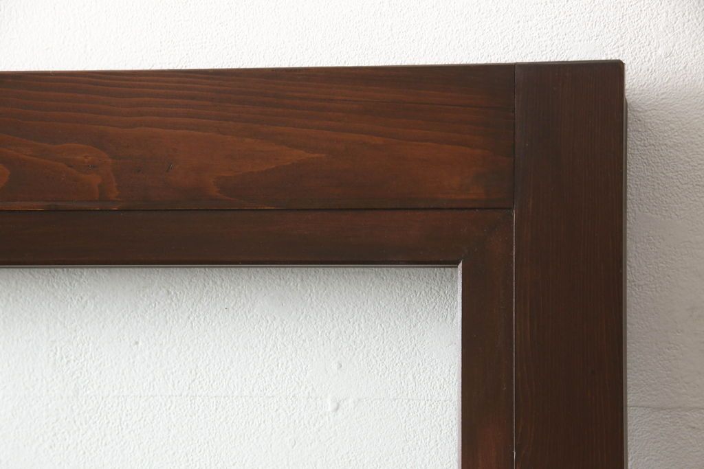 蔵戸をガラス戸にリメイク!!ご要望サイズにリサイズし、ガラス桟の製作、引手金具交換、戸車取り付け。ご希望の色に着色仕上げ。