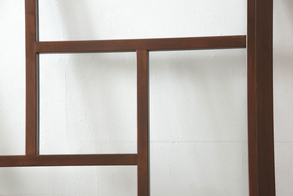 蔵戸をガラス戸にリメイク!!ご要望サイズにリサイズし、ガラス桟の製作、引手金具交換、戸車取り付け。ご希望の色に着色仕上げ。