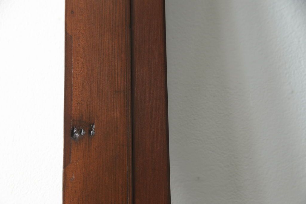 蔵戸をガラス戸にリメイク!!ご要望サイズにリサイズし、ガラス桟の製作、引手金具交換、戸車取り付け。ご希望の色に着色仕上げ。