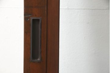 蔵戸をガラス戸にリメイク!!ご要望サイズにリサイズし、ガラス桟の製作、引手金具交換、戸車取り付け。ご希望の色に着色仕上げ。