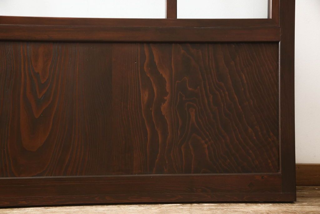 蔵戸をガラス戸にリメイク!!ご要望サイズにリサイズし、ガラス桟の製作、引手金具交換、戸車取り付け。ご希望の色に着色仕上げ。