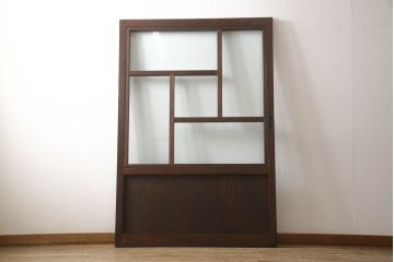 蔵戸をガラス戸にリメイク!!ご要望サイズにリサイズし、ガラス桟の製作、引手金具交換、戸車取り付け。ご希望の色に着色仕上げ。