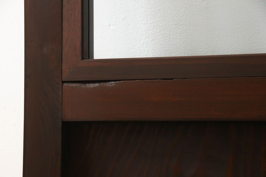 蔵戸をガラス戸にリメイク!!ご要望サイズにリサイズし、ガラス桟の製作、引手金具交換、戸車取り付け。ご希望の色に着色仕上げ。