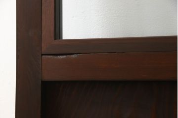 蔵戸をガラス戸にリメイク!!ご要望サイズにリサイズし、ガラス桟の製作、引手金具交換、戸車取り付け。ご希望の色に着色仕上げ。