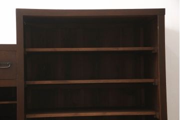 階段箪笥を綺麗に再生!ケヤキ材の天板を取付け、収納部に棚板を追加。ワントーン程落ち着いた色味に着色仕上げ。