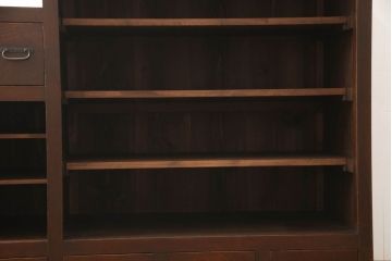 階段箪笥を綺麗に再生!ケヤキ材の天板を取付け、収納部に棚板を追加。ワントーン程落ち着いた色味に着色仕上げ。