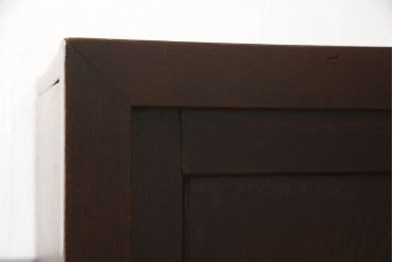 階段箪笥を綺麗に再生!ケヤキ材の天板を取付け、収納部に棚板を追加。ワントーン程落ち着いた色味に着色仕上げ。