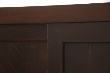 階段箪笥を綺麗に再生!ケヤキ材の天板を取付け、収納部に棚板を追加。ワントーン程落ち着いた色味に着色仕上げ。