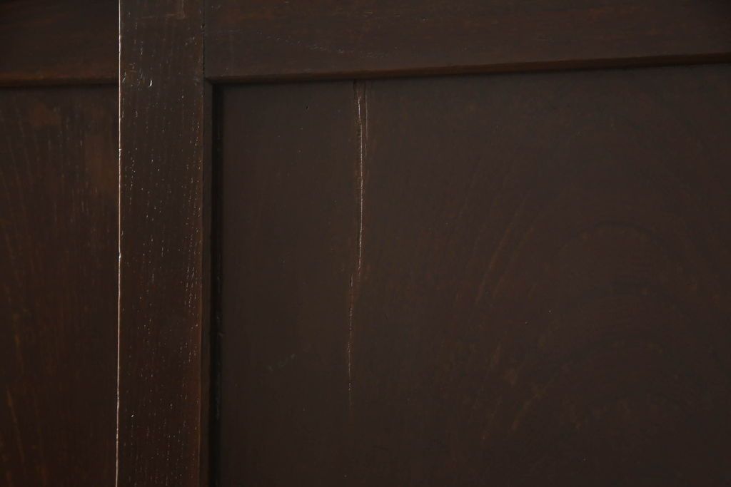 階段箪笥を綺麗に再生!ケヤキ材の天板を取付け、収納部に棚板を追加。ワントーン程落ち着いた色味に着色仕上げ。