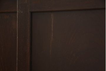 階段箪笥を綺麗に再生!ケヤキ材の天板を取付け、収納部に棚板を追加。ワントーン程落ち着いた色味に着色仕上げ。