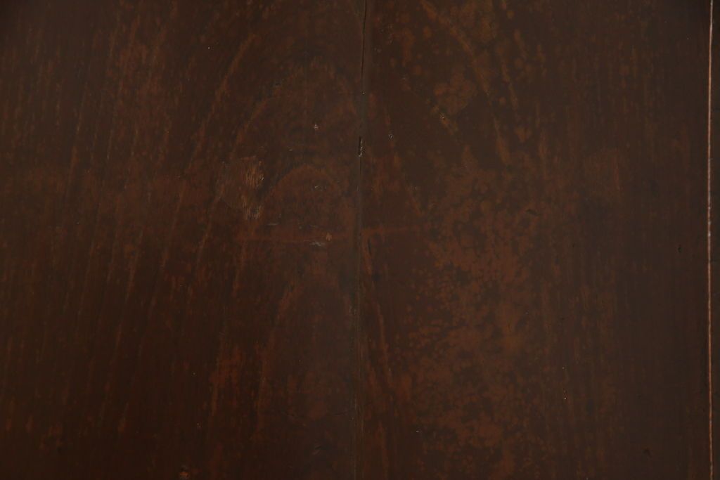 階段箪笥を綺麗に再生!ケヤキ材の天板を取付け、収納部に棚板を追加。ワントーン程落ち着いた色味に着色仕上げ。