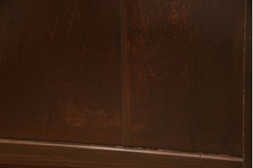 階段箪笥を綺麗に再生!ケヤキ材の天板を取付け、収納部に棚板を追加。ワントーン程落ち着いた色味に着色仕上げ。