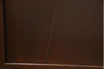 階段箪笥を綺麗に再生!ケヤキ材の天板を取付け、収納部に棚板を追加。ワントーン程落ち着いた色味に着色仕上げ。