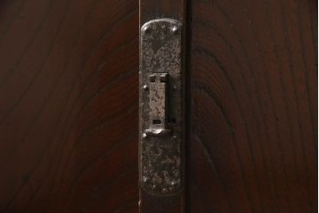 階段箪笥を綺麗に再生!ケヤキ材の天板を取付け、収納部に棚板を追加。ワントーン程落ち着いた色味に着色仕上げ。