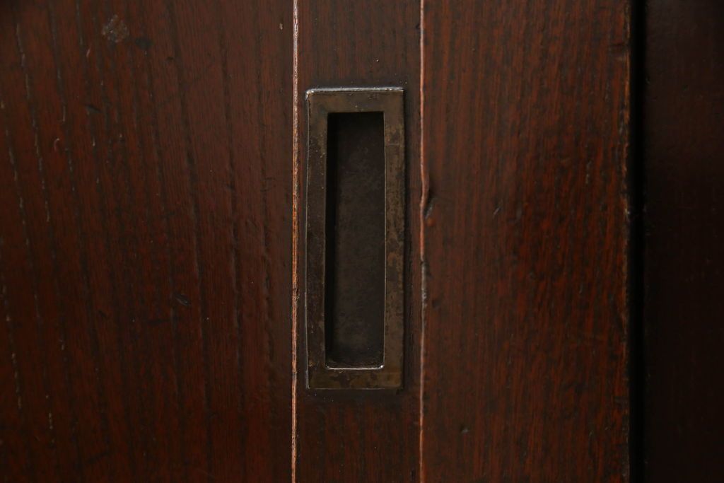 階段箪笥を綺麗に再生!ケヤキ材の天板を取付け、収納部に棚板を追加。ワントーン程落ち着いた色味に着色仕上げ。