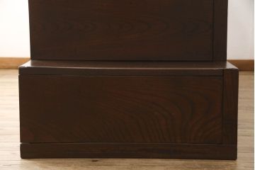 階段箪笥を綺麗に再生!ケヤキ材の天板を取付け、収納部に棚板を追加。ワントーン程落ち着いた色味に着色仕上げ。