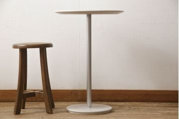 サイドテーブルをペイントリメイク!高品質リペアを施し、金属部分はリタッチ。ご希望の色にペイント仕上げ。