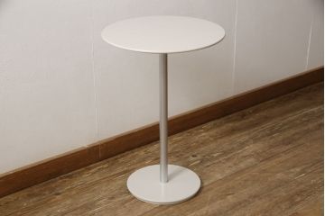 サイドテーブルをペイントリメイク!高品質リペアを施し、金属部分はリタッチ。ご希望の色にペイント仕上げ。