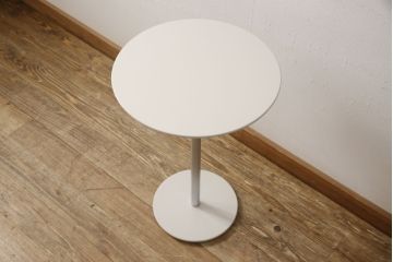 サイドテーブルをペイントリメイク!高品質リペアを施し、金属部分はリタッチ。ご希望の色にペイント仕上げ。