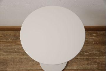 サイドテーブルをペイントリメイク!高品質リペアを施し、金属部分はリタッチ。ご希望の色にペイント仕上げ。