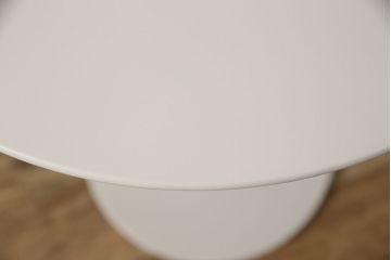 サイドテーブルをペイントリメイク!高品質リペアを施し、金属部分はリタッチ。ご希望の色にペイント仕上げ。