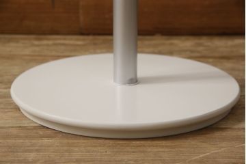 サイドテーブルをペイントリメイク!高品質リペアを施し、金属部分はリタッチ。ご希望の色にペイント仕上げ。