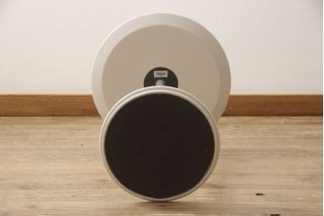 サイドテーブルをペイントリメイク!高品質リペアを施し、金属部分はリタッチ。ご希望の色にペイント仕上げ。