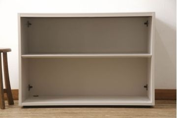 オープンキャビネットをペイントリメイク!高品質リペアを施し、ご希望の色にペイント仕上げ。