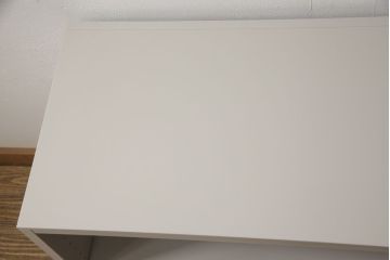 オープンキャビネットをペイントリメイク!高品質リペアを施し、ご希望の色にペイント仕上げ。