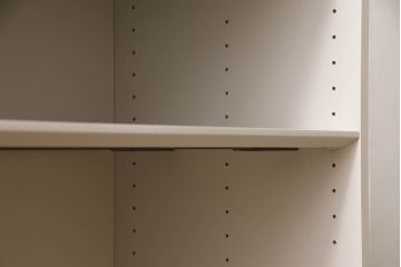 オープンキャビネットをペイントリメイク!高品質リペアを施し、ご希望の色にペイント仕上げ。