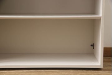 オープンキャビネットをペイントリメイク!高品質リペアを施し、ご希望の色にペイント仕上げ。