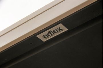 オープンキャビネットをペイントリメイク!高品質リペアを施し、ご希望の色にペイント仕上げ。