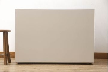 オープンキャビネットをペイントリメイク!高品質リペアを施し、ご希望の色にペイント仕上げ。
