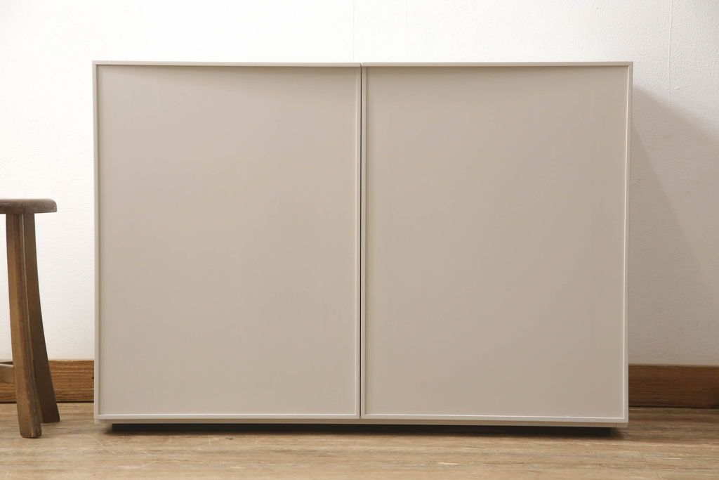 キャビネットをペイントリメイク!高品質リペアを施し、ご希望の色にペイント仕上げ。