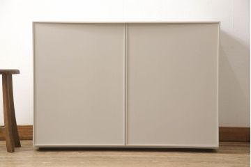 キャビネットをペイントリメイク!高品質リペアを施し、ご希望の色にペイント仕上げ。