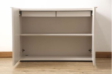 キャビネットをペイントリメイク!高品質リペアを施し、ご希望の色にペイント仕上げ。