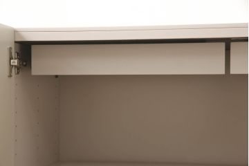 キャビネットをペイントリメイク!高品質リペアを施し、ご希望の色にペイント仕上げ。