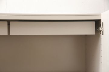 キャビネットをペイントリメイク!高品質リペアを施し、ご希望の色にペイント仕上げ。