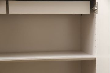 キャビネットをペイントリメイク!高品質リペアを施し、ご希望の色にペイント仕上げ。