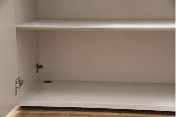 キャビネットをペイントリメイク!高品質リペアを施し、ご希望の色にペイント仕上げ。