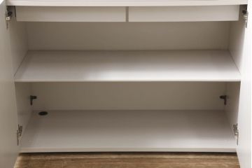 キャビネットをペイントリメイク!高品質リペアを施し、ご希望の色にペイント仕上げ。