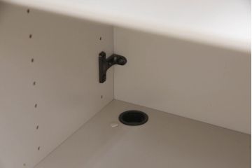 キャビネットをペイントリメイク!高品質リペアを施し、ご希望の色にペイント仕上げ。