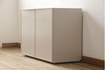 キャビネットをペイントリメイク!高品質リペアを施し、ご希望の色にペイント仕上げ。