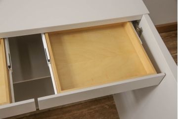 キャビネットをペイントリメイク!高品質リペアを施し、ご希望の色にペイント仕上げ。